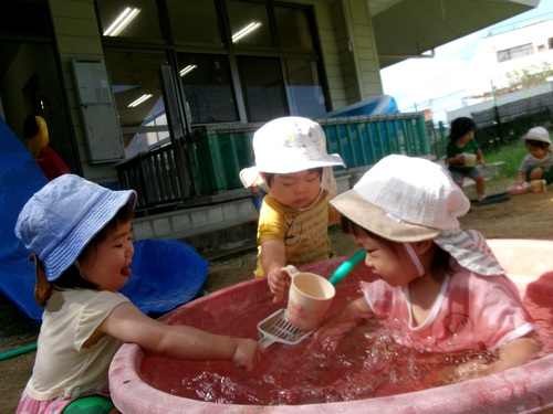 どろんこ遊びの様子 (1)