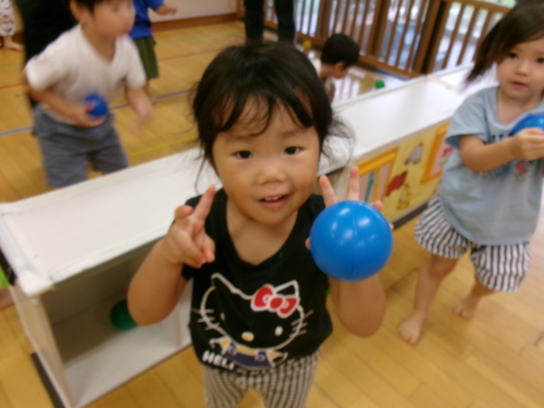 ボール遊び