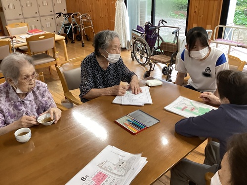 お話されています