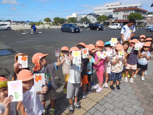 敬老のプレゼント投函の様子１