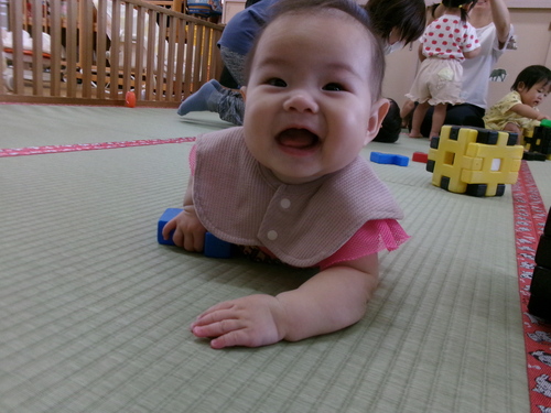 井形ブロックで遊んでいる