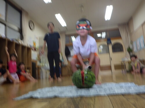 スイカ割りの様子７