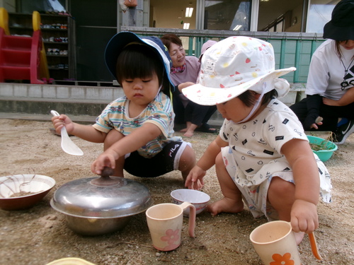 園庭遊びの様子 (3)