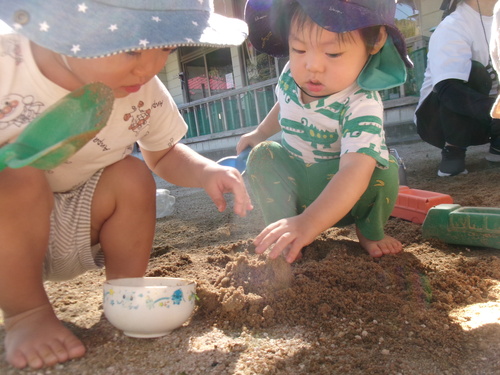 園庭遊びの様子 (5)