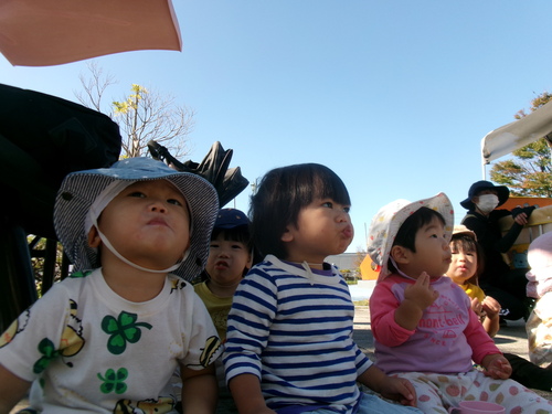 おやつを食べている様子