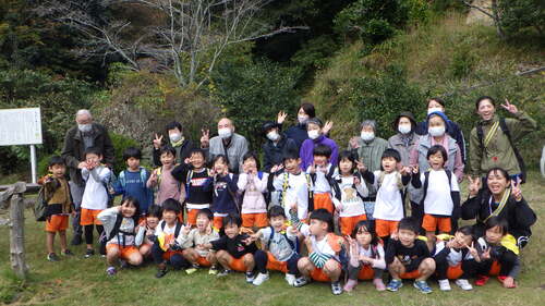 鬼岩見学の様子 (1)