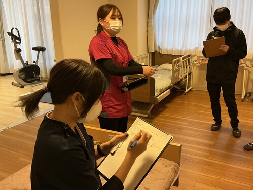 説明している様子