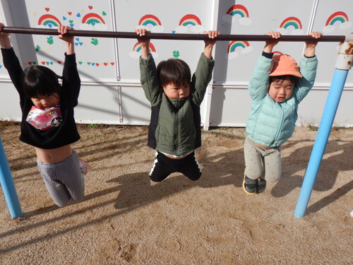 園庭遊びの様子３