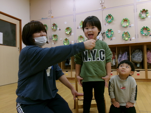 椅子取りゲームの様子