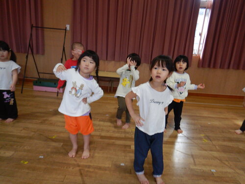 お楽しみ会の練習の様子 (1)