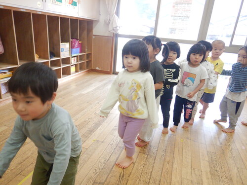 ロンドン橋をする子ども (6)