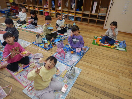 お弁当を食べている様子５