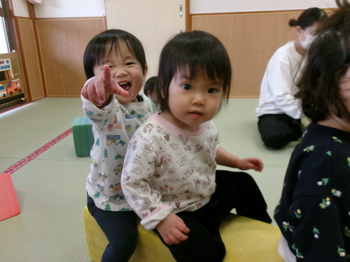 大型積み木であそんでいる様子2