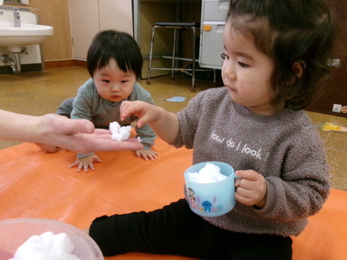 雪遊びの様子 (1)