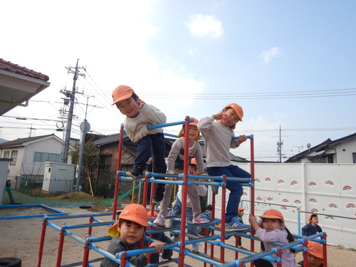 園庭遊びの様子１