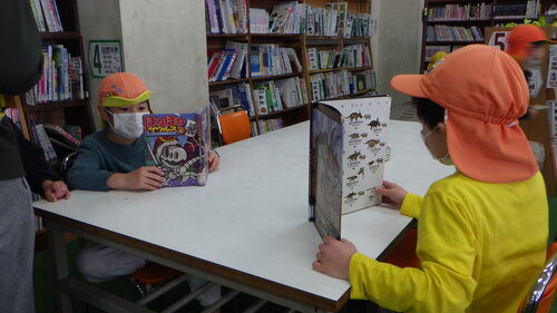 小学校見学の様子 (4)