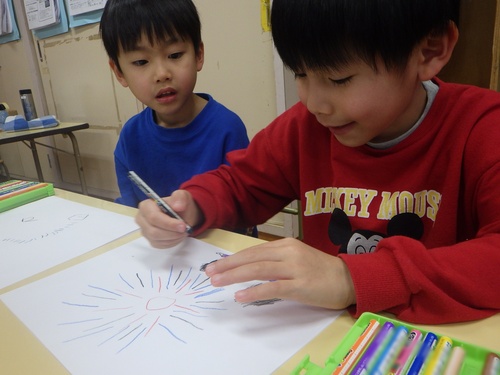 絵を描く子ども３