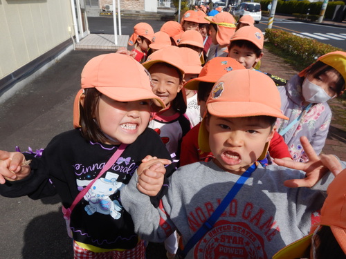 歩いている様子