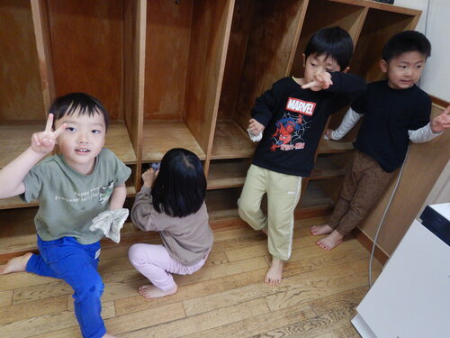 ロッカーの掃除をする様子３