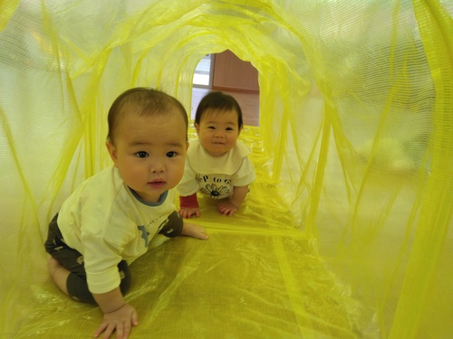 遊戯室で遊ぶ様子（1）