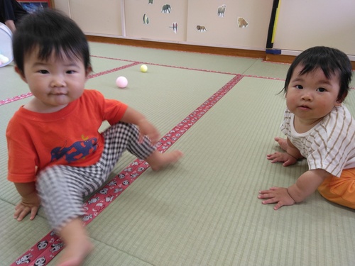 ボール遊びをする様子 (3)