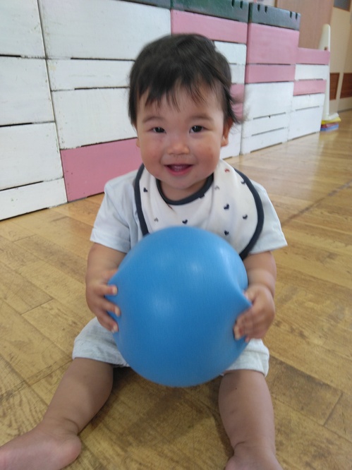 遊戯室で遊ぶ様子２