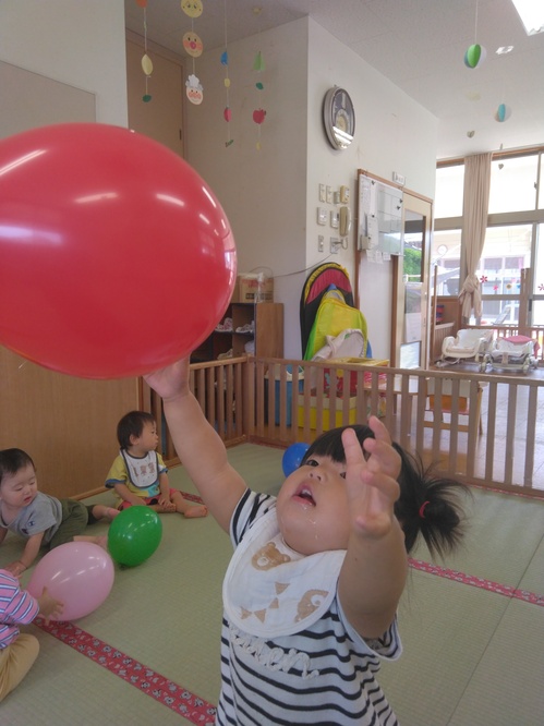 風船遊びの様子⑶