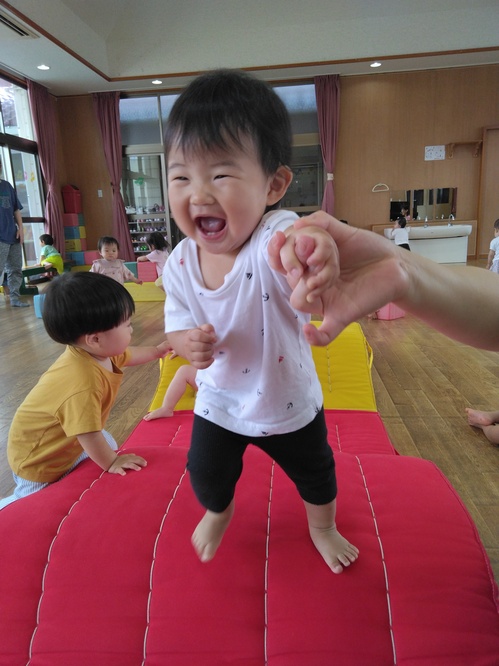喜ぶ子ども