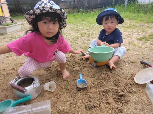 園庭遊びをする子ども (4)