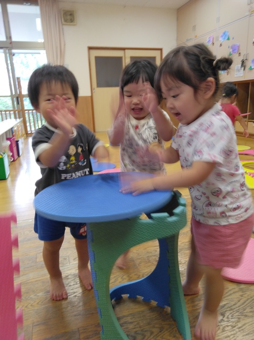遊んでいる