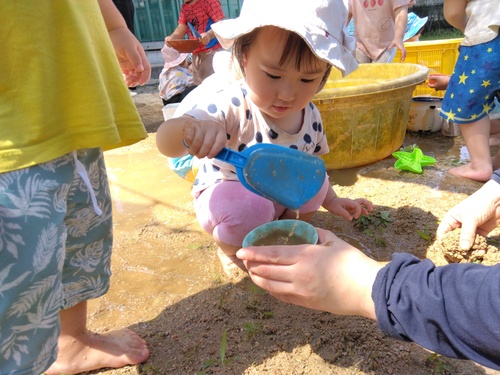 どろんこ遊びの様子 (4)