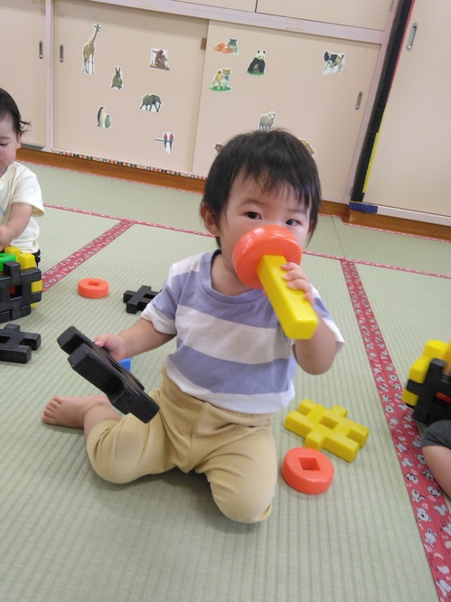 ブロックで遊ぶ様子５