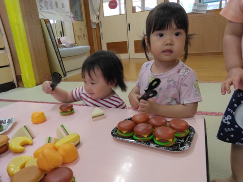 パン屋さんごっこの様子 (2)