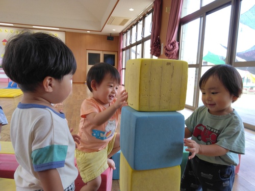 遊戯室で遊んでいる様子⑶